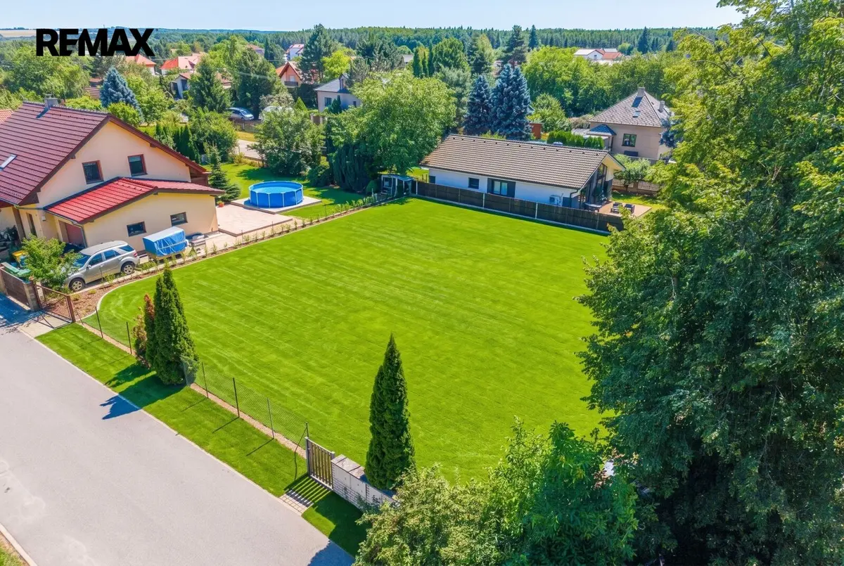 Prodej pozemku 1009 m², Luční · Jirny