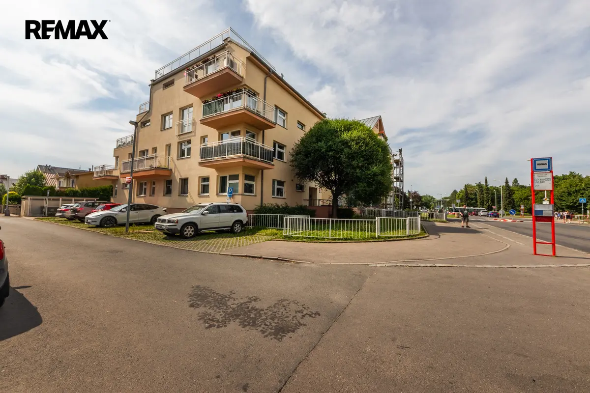 Pronájem garáže 18 m², Internacionální · Suchdol