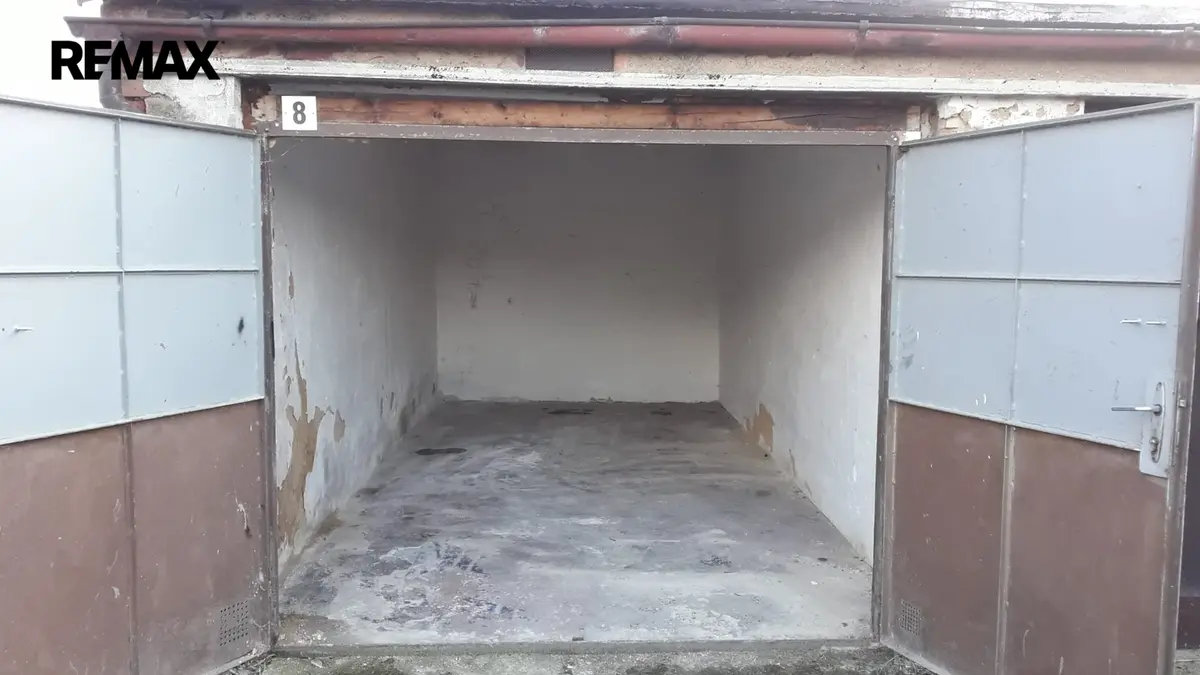 Prodej garáže 18 m², Novobohdalecká · Michle