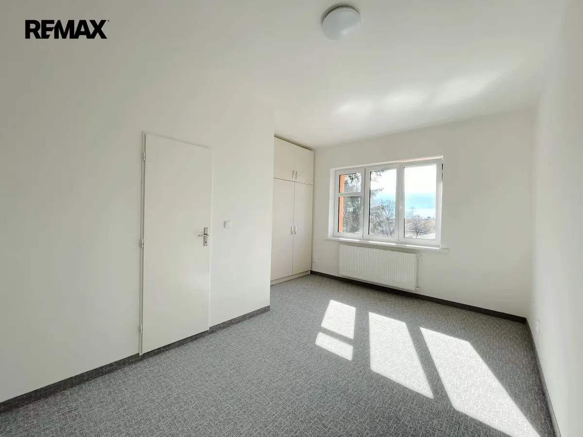 Pronájem bytu 3+1 100 m², Lety
