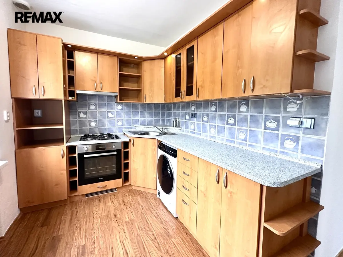 Pronájem bytu 2+1 51 m², Komenského · Adamov