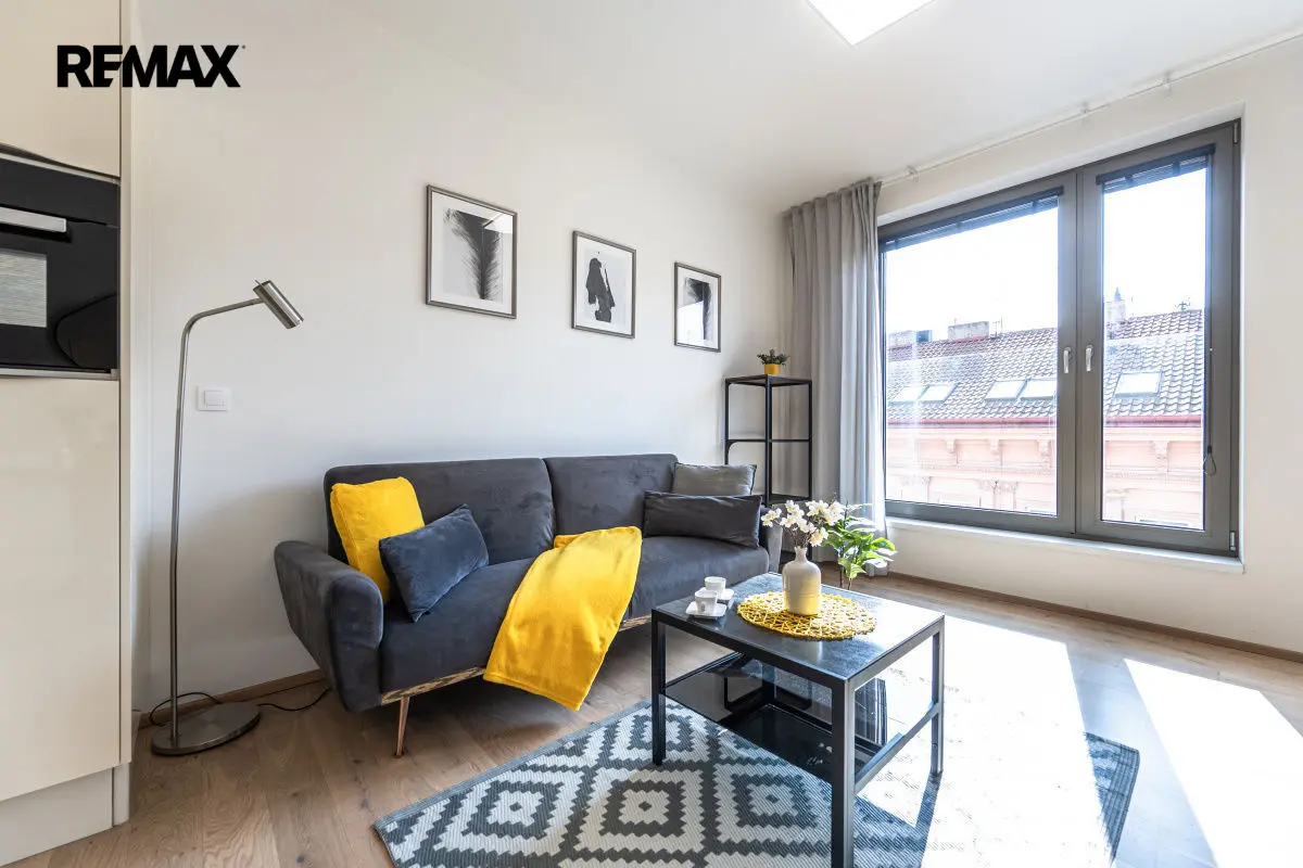 Pronájem bytu 2+kk 46 m², Na Valentince · Smíchov