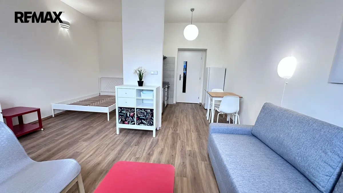 Pronájem bytu 1+kk 38 m², V olšinách · Strašnice