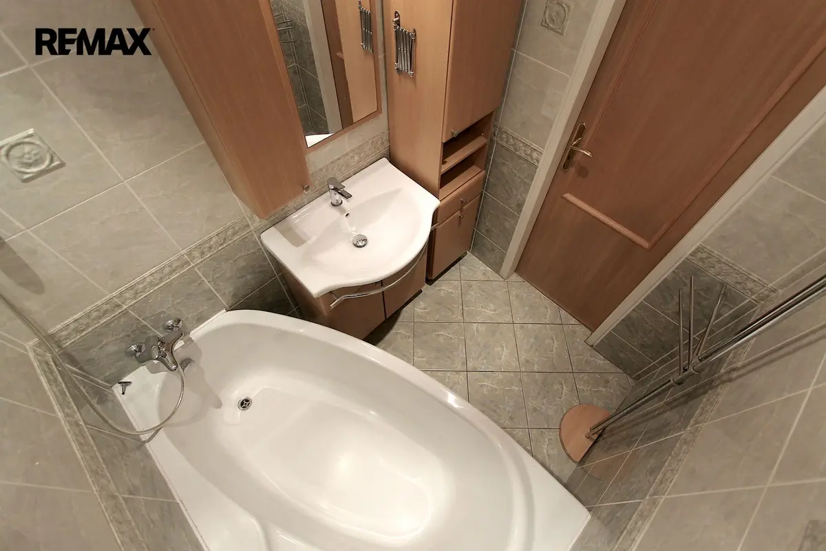 Pronájem bytu 3+kk 80 m², Ke Strašnické · Strašnice