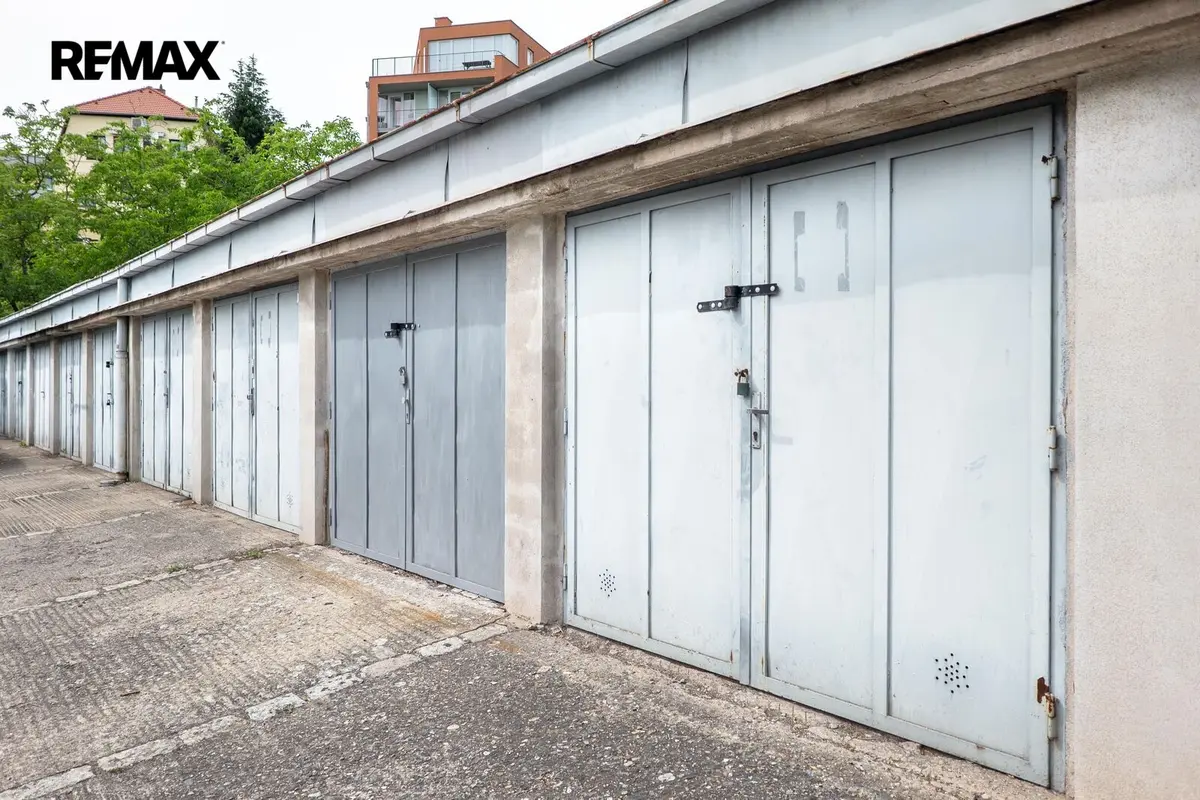 Prodej garáže 18 m², Na Krocínce · Vysočany