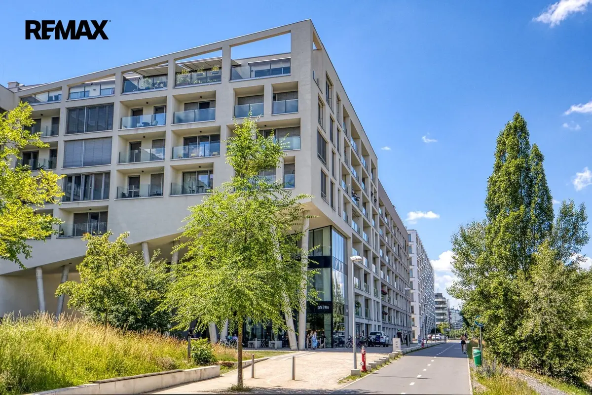 Pronájem bytu 4+kk 103 m², Za Karlínským přístavem · Karlín
