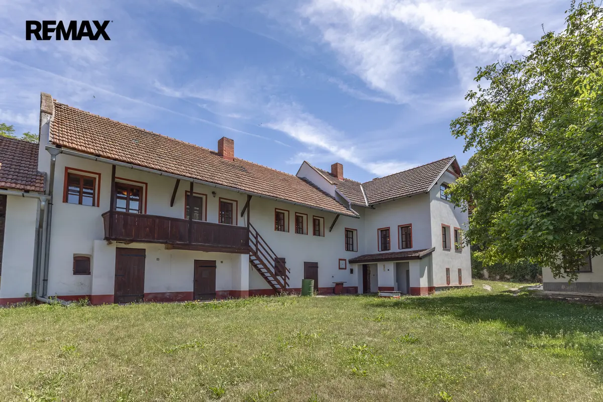 Prodej domu 450 m², Dlážděná · Čečelice