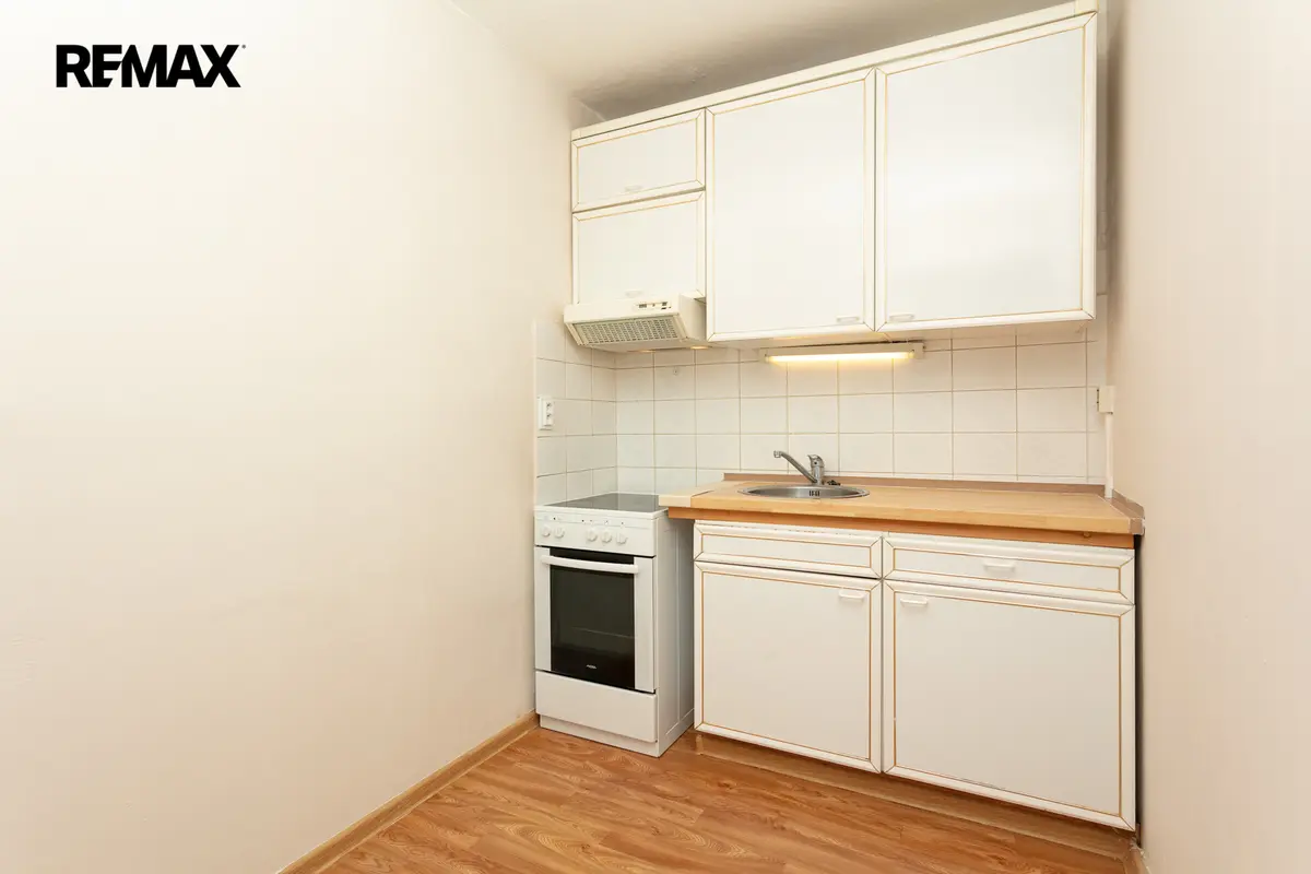 Pronájem bytu 1+kk 33 m², Kobylisy