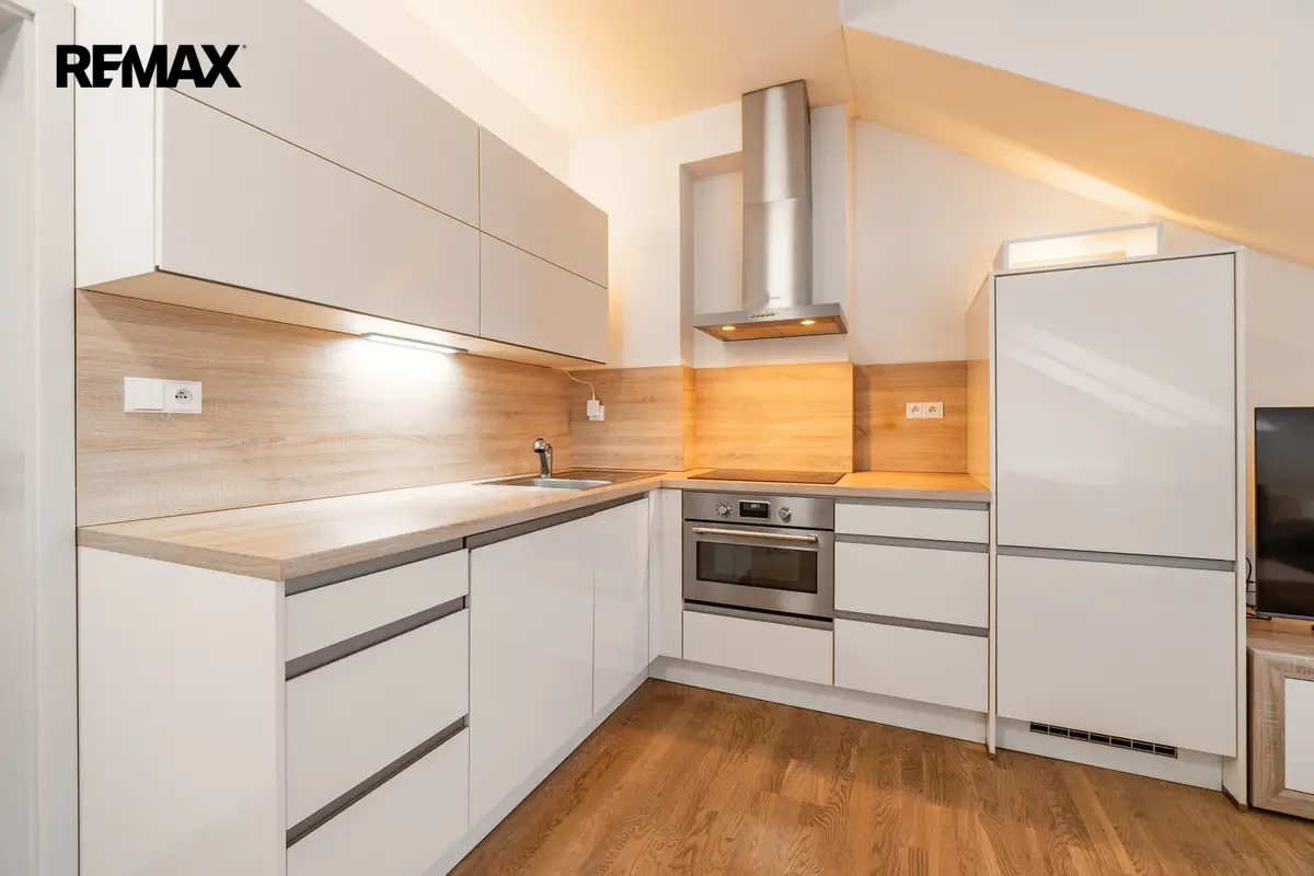 Pronájem bytu 1+kk 45 m², Velvarská · Dejvice