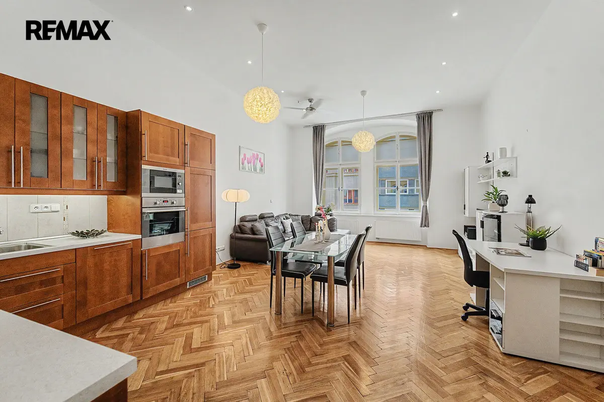 Prodej bytu 2+kk 88 m², Staré Město