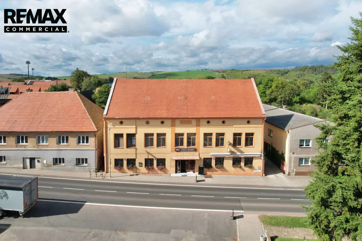 Prodej komerčního prostoru 1360 m², Náměstí · Blšany
