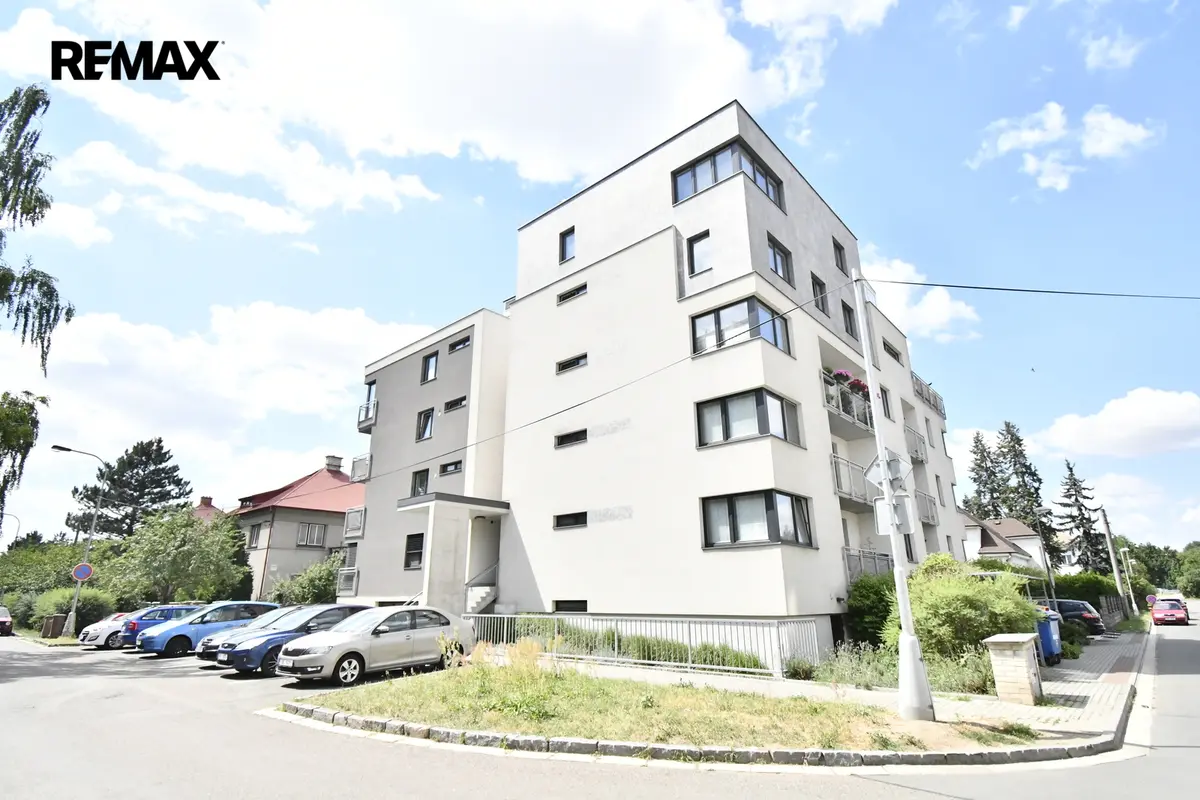 Pronájem bytu 1+kk 32 m², Slunečná · Moravské Předměstí - sever · Hradec Králové
