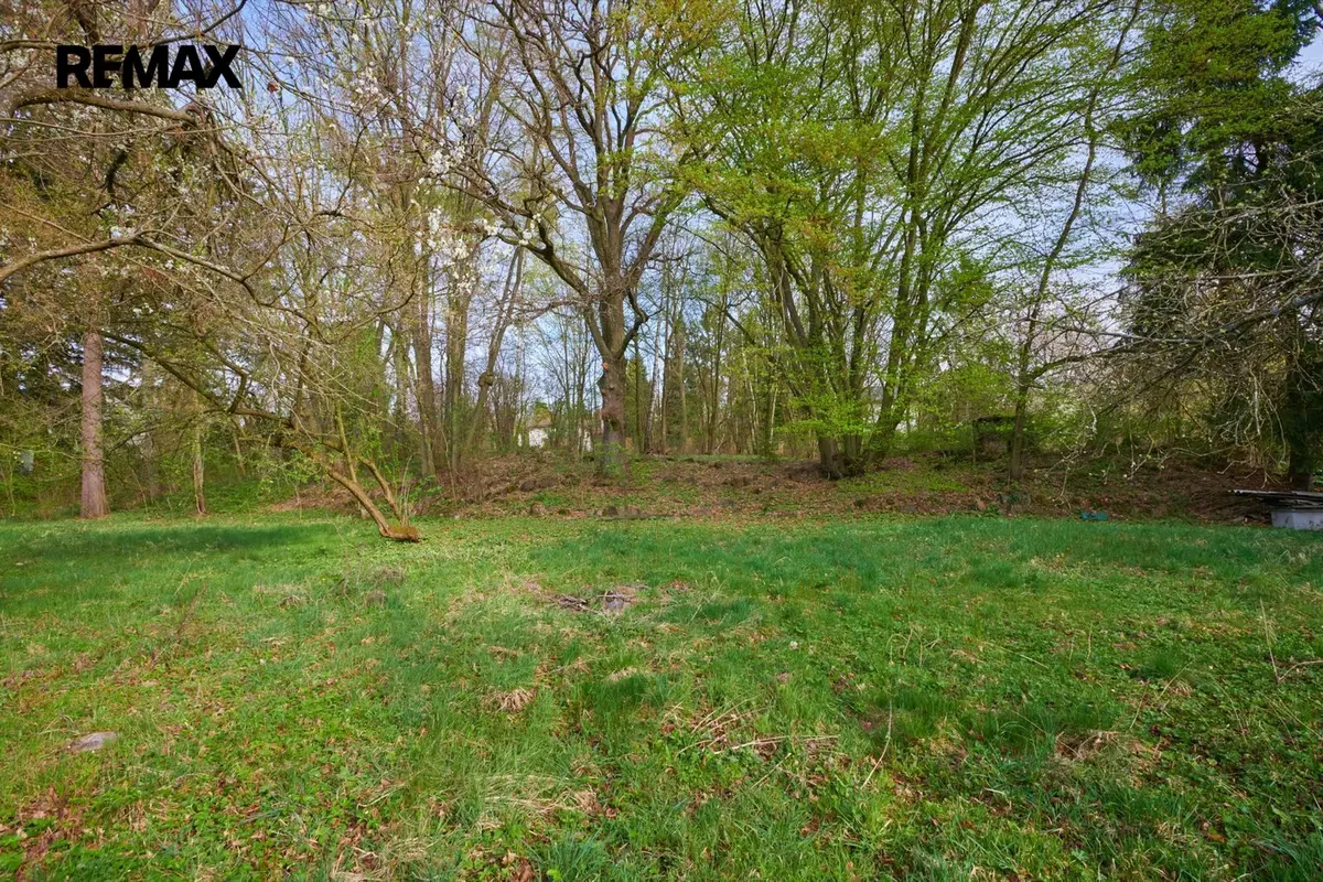 Prodej pozemku 1094 m², Ládví · Kamenice