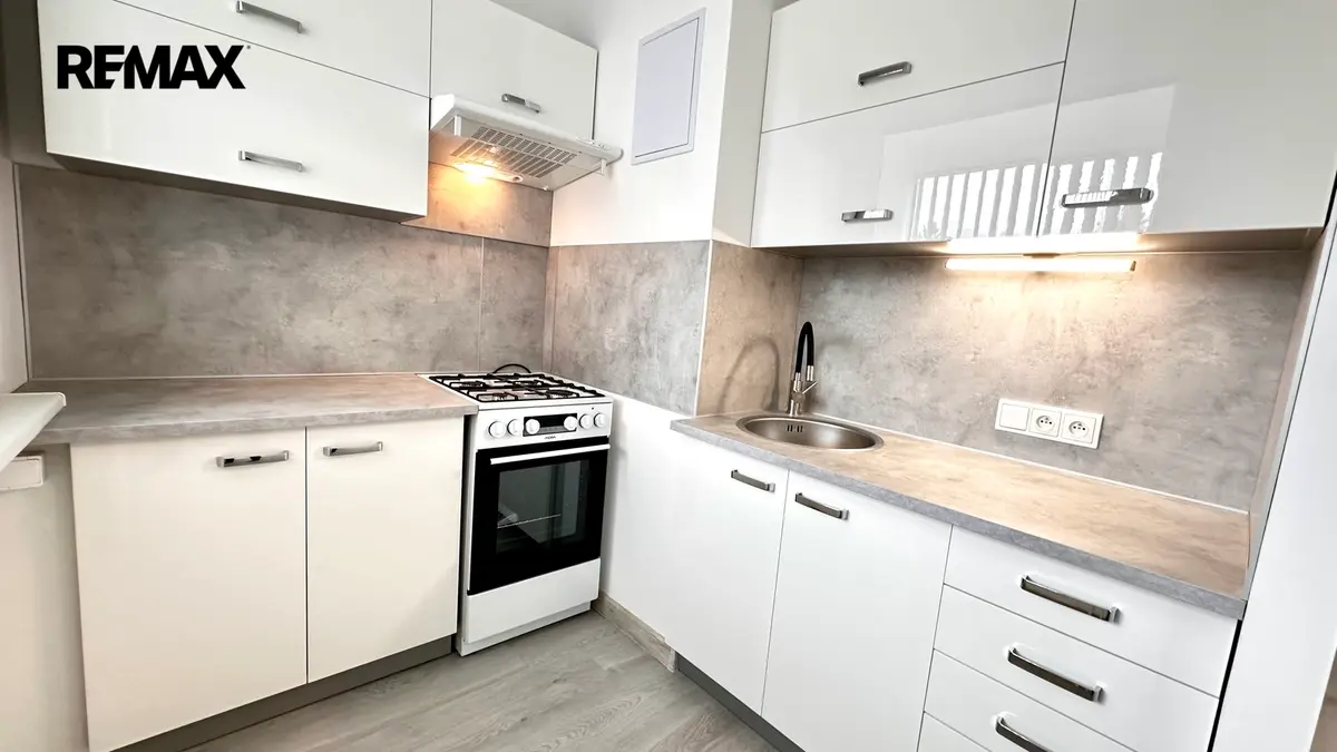 Pronájem bytu 1+kk 32 m², Italská · Kročehlavy · Kladno