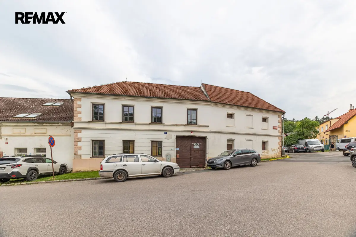 Pronájem komerčního prostoru 85 m², náměstí Chuchelských bojovníků · Velká Chuchle