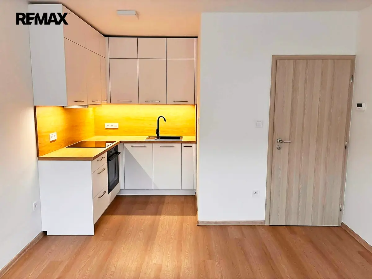 Pronájem bytu 1+kk 27 m², Palmová · Územní skupina 9 · České Budějovice
