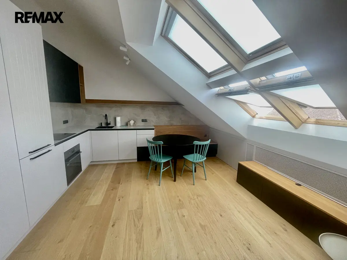 Pronájem bytu 1+kk 30 m², Lindnerova · Libeň