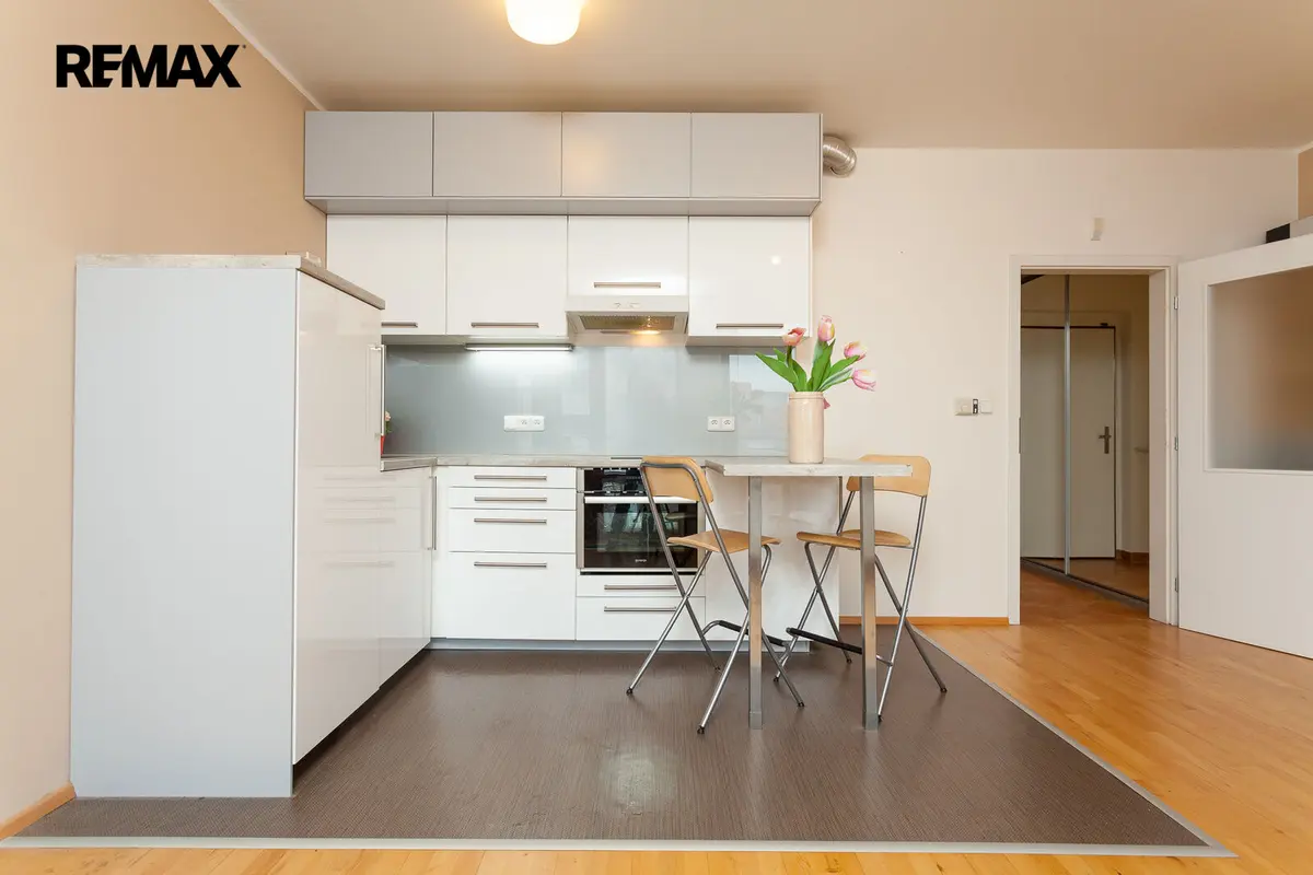 Pronájem bytu 1+kk 33 m², Mattioliho · Záběhlice