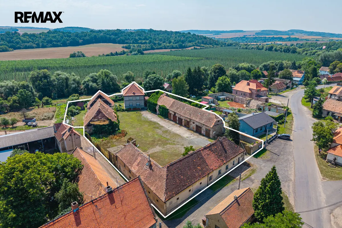 Prodej komerčního prostoru 400 m², Liběšovice · Blšany
