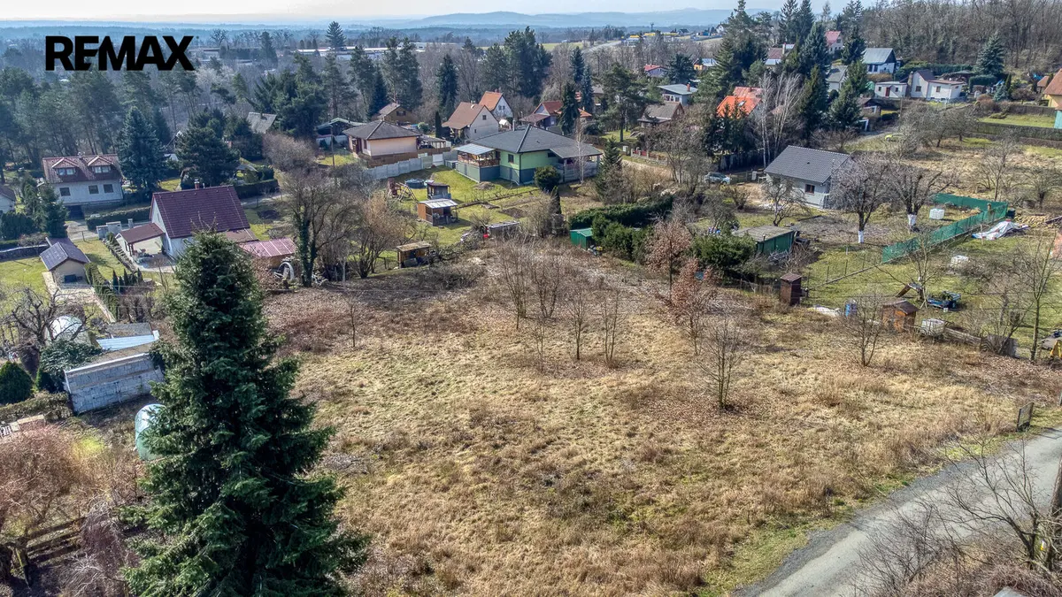 Prodej pozemku 2747 m², Týnec nad Labem · okres Kolín