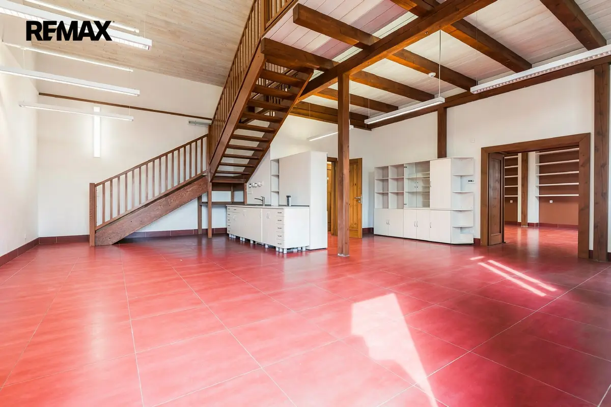 Pronájem komerčního prostoru 191 m², U rybníka · Zeleneč