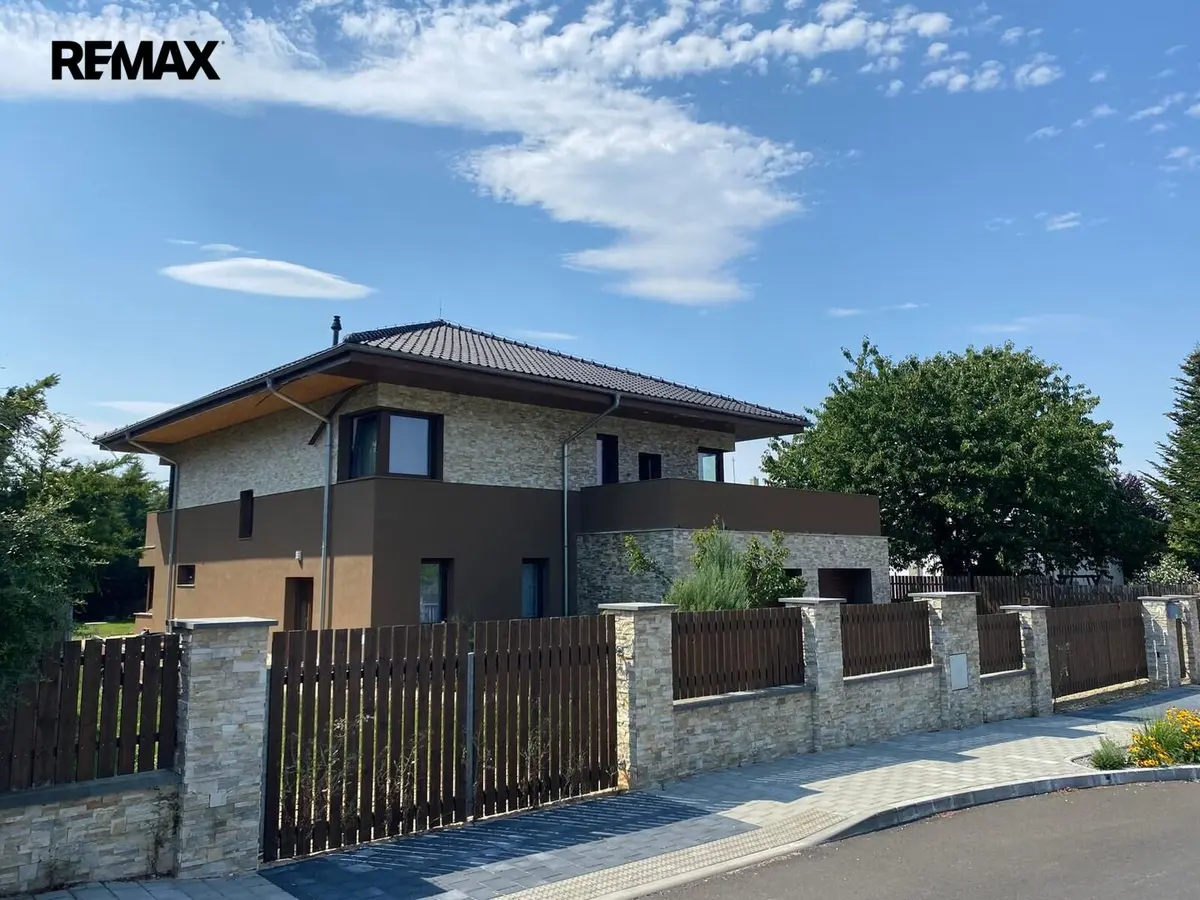 Pronájem domu 450 m², U Pohádky · Nebušice