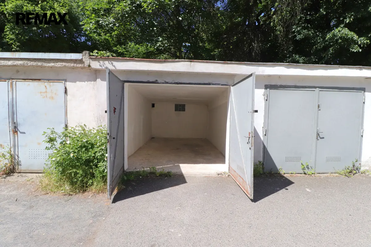 Prodej garáže 16 m², Dubrovnická · Košíře