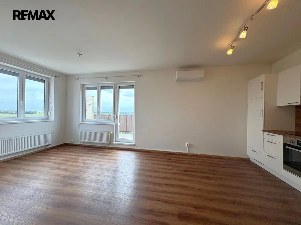 Pronájem bytu 3+kk 58 m², V Honech · Klecany
