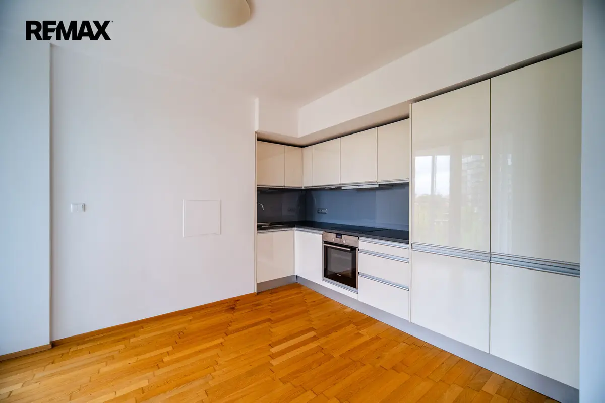 Pronájem bytu 1+kk 44 m², Ke kapslovně · Žižkov