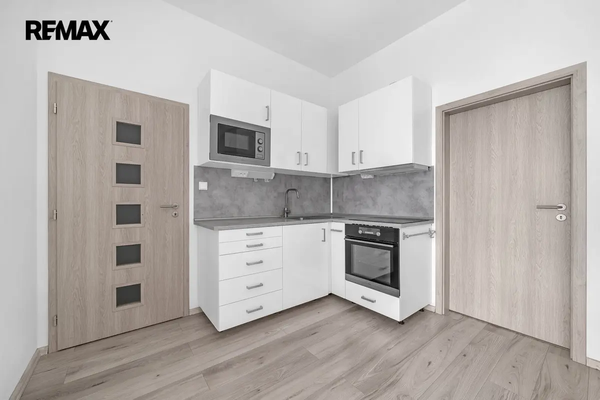 Pronájem bytu 2+kk 44 m², Slepá · Benátecká Vrutice · Milovice