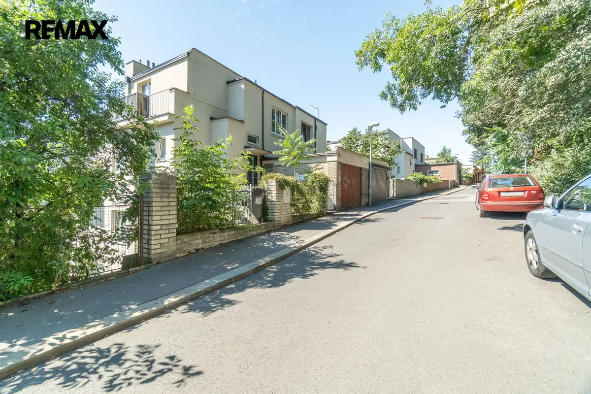Prodej bytu 1+kk 19 m², Mošnova · Smíchov