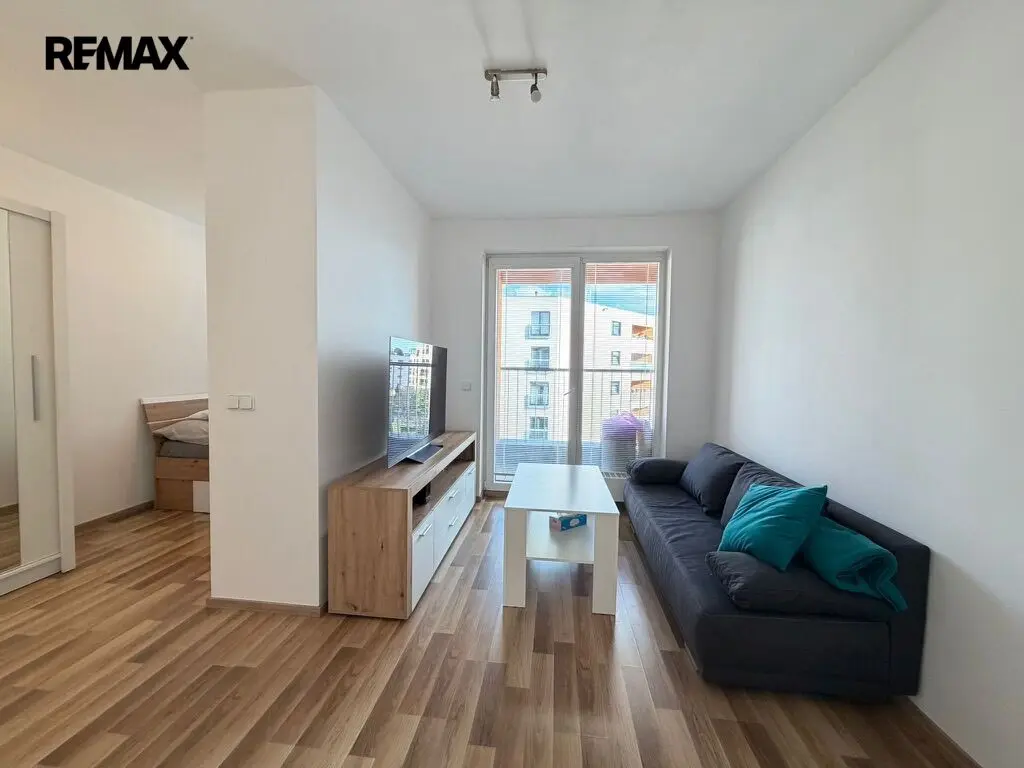 Pronájem bytu 1+kk 36 m², Jindřicha Bubeníčka · Uhříněves