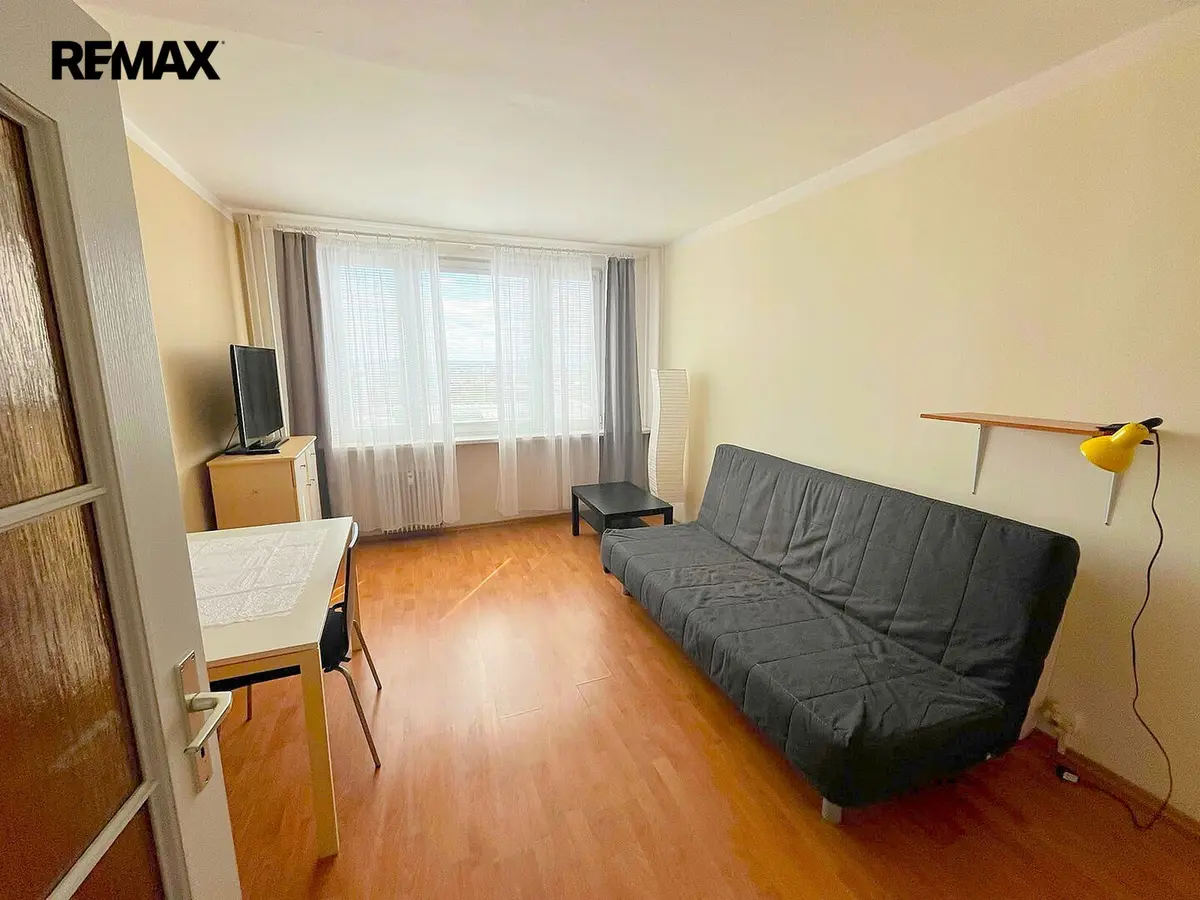 Pronájem bytu 1+kk 25 m², Počernická · Malešice
