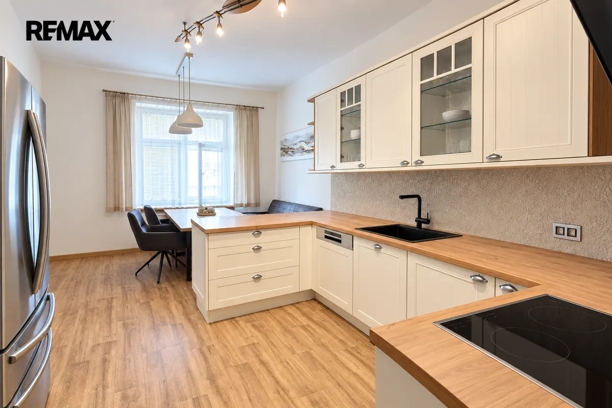 Prodej bytu 2+1 76 m², Zbuzkova · Vysočany