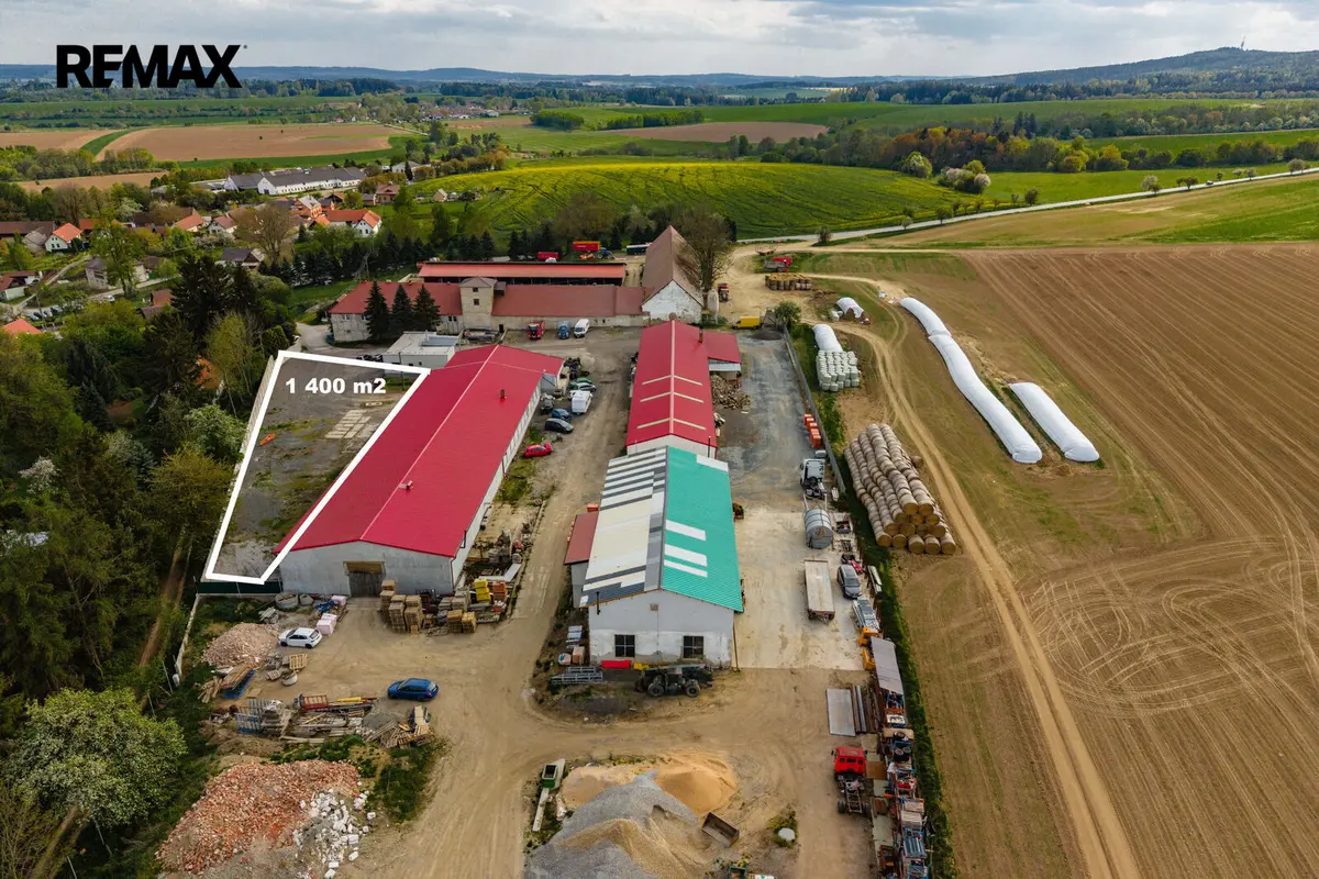 Pronájem komerčního prostoru 1400 m², Buřenice