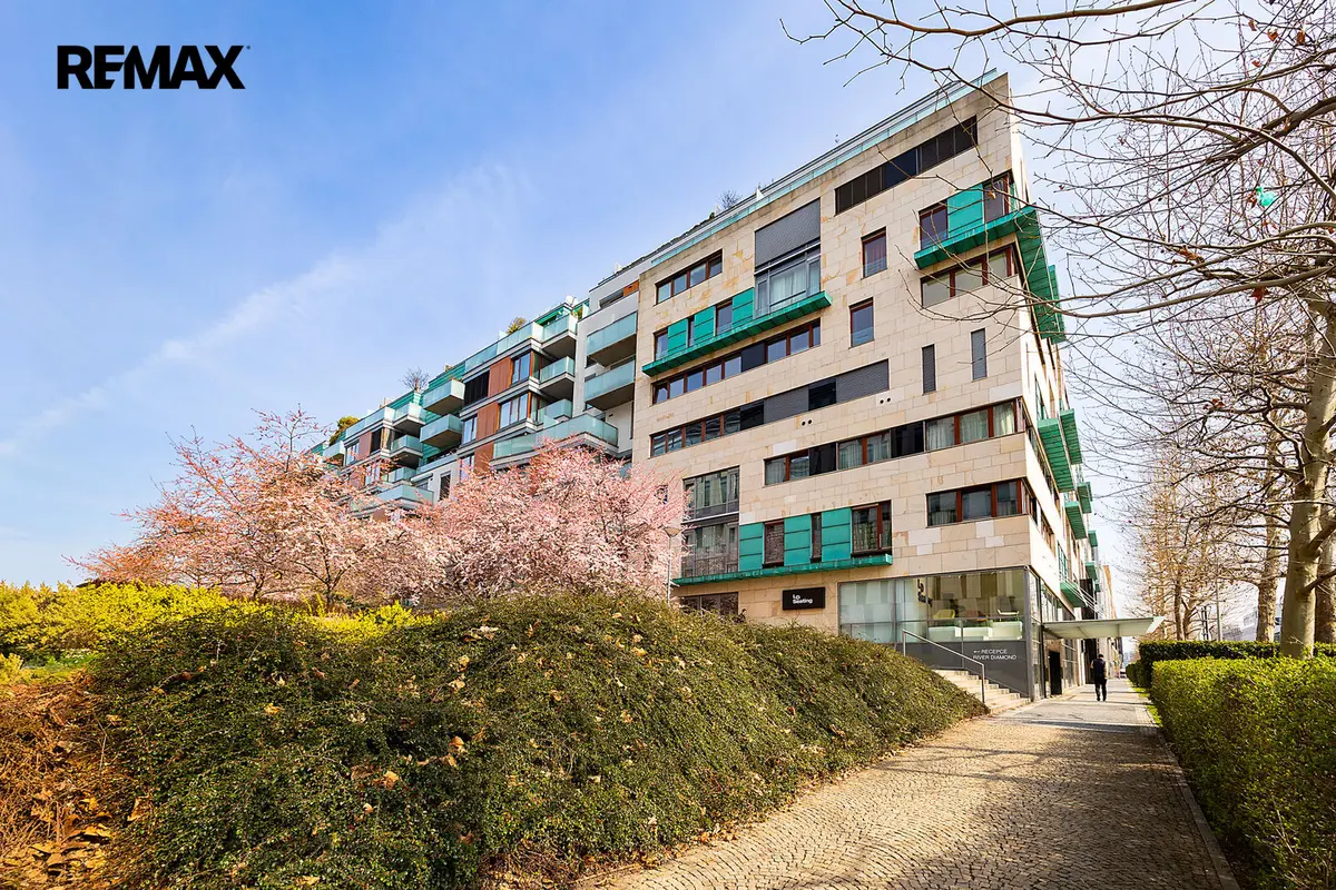 Pronájem bytu 2+kk 73 m², Rohanské nábřeží · Karlín
