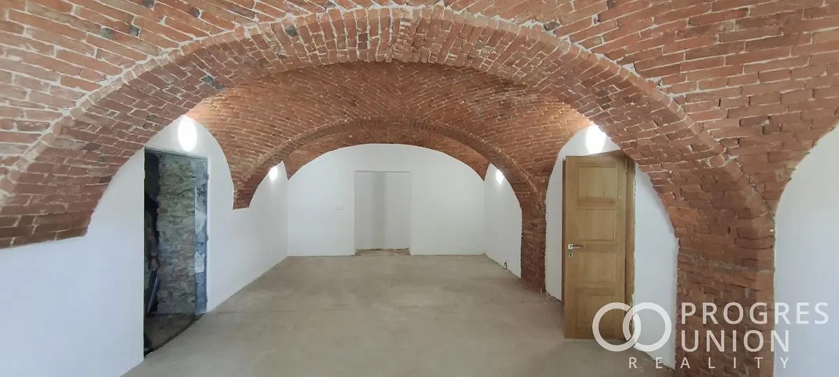 Pronájem komerčního prostoru 330 m², Zašová