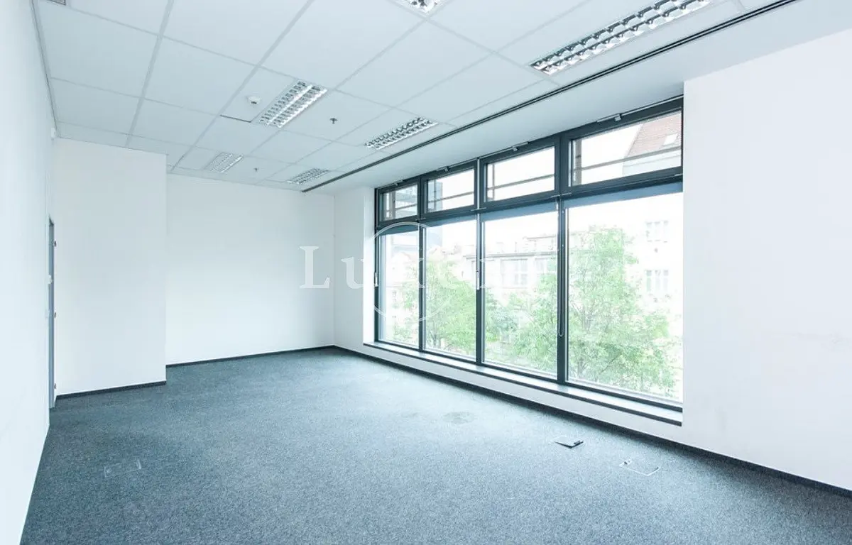 Pronájem komerčního prostoru 241 m², Komunardů · Holešovice