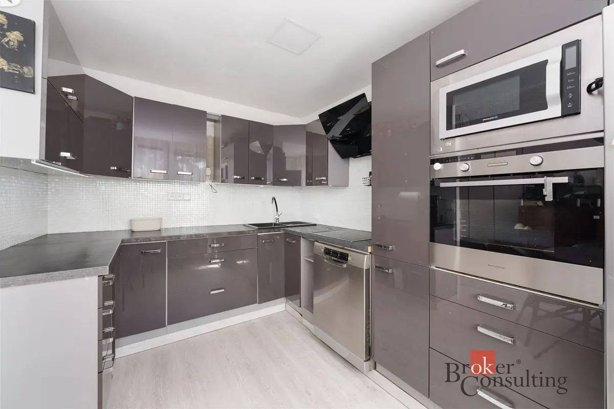 Prodej bytu 3+1 74 m², Trhanovské náměstí · Hostivař