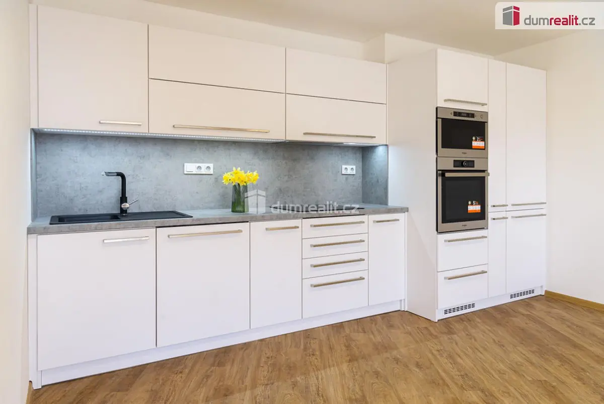 Prodej bytu 3+kk 80 m², Všemina