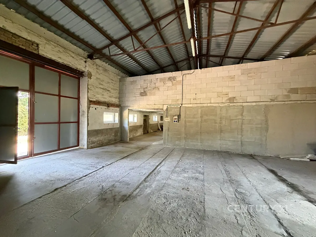 Pronájem komerčního prostoru 255 m², Záříčí