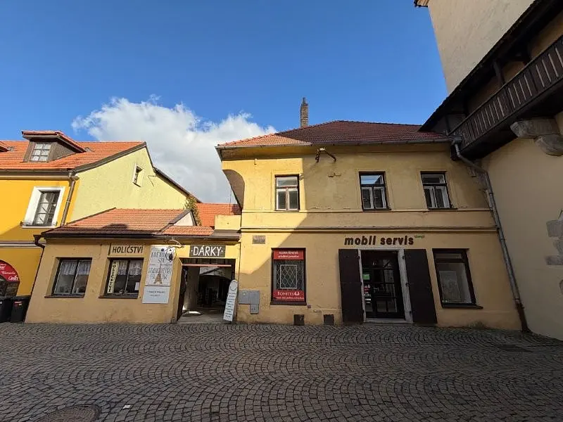 Prodej komerčního prostoru 250 m², Masarykovo náměstí · Pelhřimov