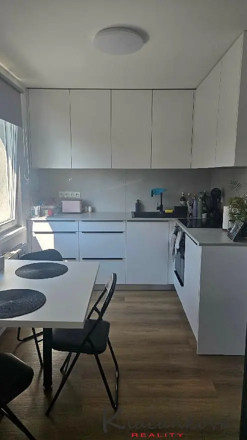 Prodej bytu 1+1 35 m², Větrná · Jižní Svahy I · Zlín
