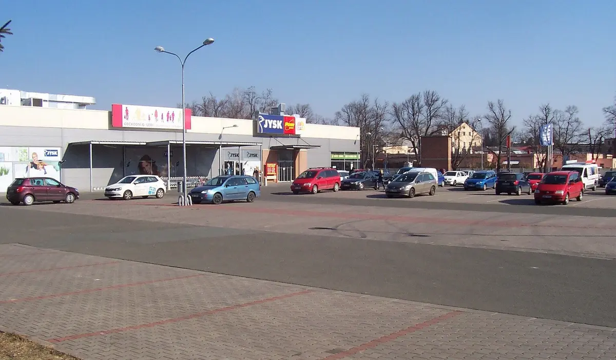 Pronájem komerčního prostoru 350 m², Dvůr Králové nad Labem · okres Trutnov