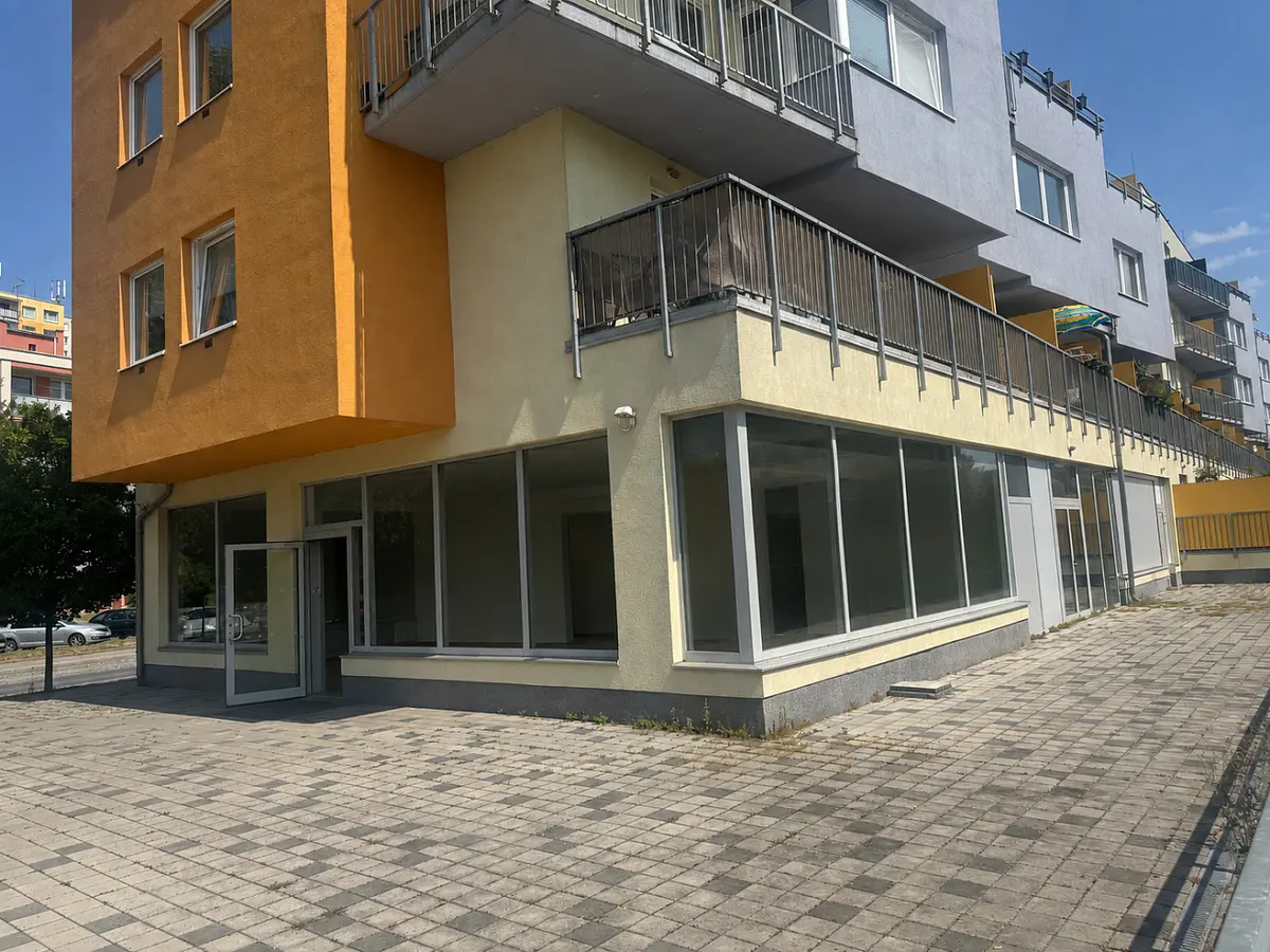 Pronájem komerčního prostoru 143 m², Práčská · Záběhlice