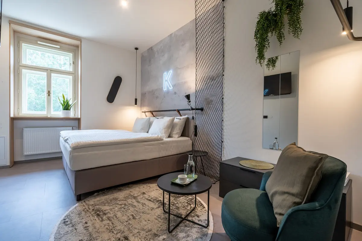 Prodej bytu 1+kk 20 m², Prvního pluku · Karlín