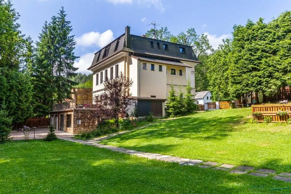 Pronájem komerčního prostoru 1200 m², Blatce - Konrádov · okres Česká Lípa