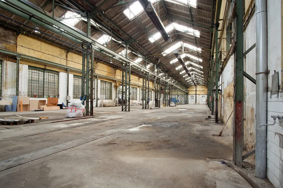 Pronájem komerčního prostoru 1600 m², Slaný