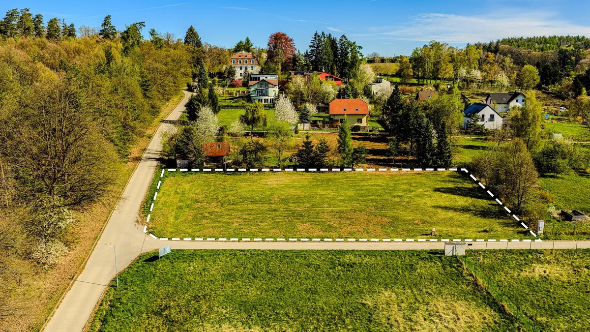 Prodej pozemku 956 m², Lesní · Sulice