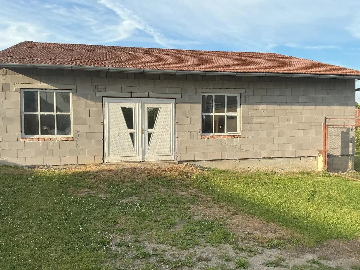 Prodej komerčního prostoru 70 m², Bohaté Málkovice